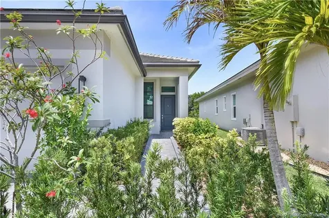 208 SE Via Tirso Port St Lucie FL 34952