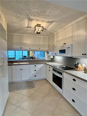 2571 Ocean Boulevard NE Stuart FL 34996