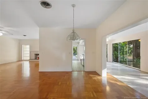 24 N Via Lucindia Sewalls Point FL 34996