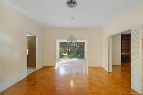 24 N Via Lucindia Sewalls Point FL 34996