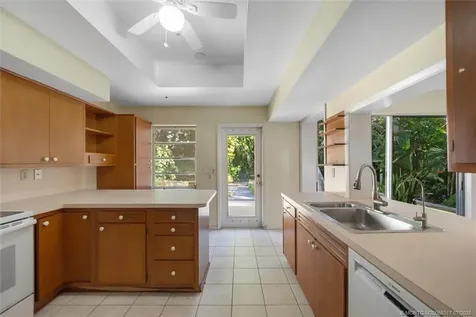 24 N Via Lucindia Sewalls Point FL 34996