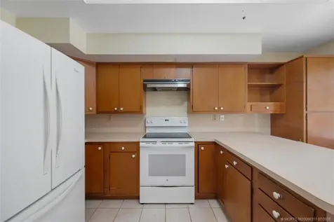 24 N Via Lucindia Sewalls Point FL 34996