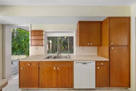 24 N Via Lucindia Sewalls Point FL 34996