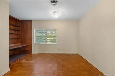 24 N Via Lucindia Sewalls Point FL 34996