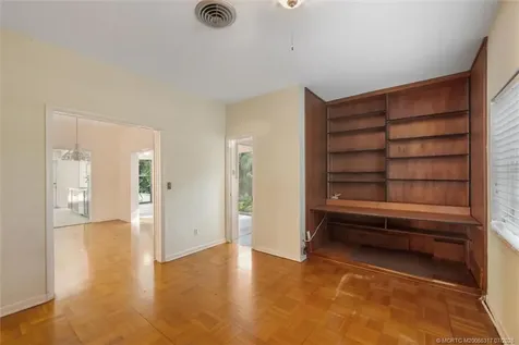 24 N Via Lucindia Sewalls Point FL 34996
