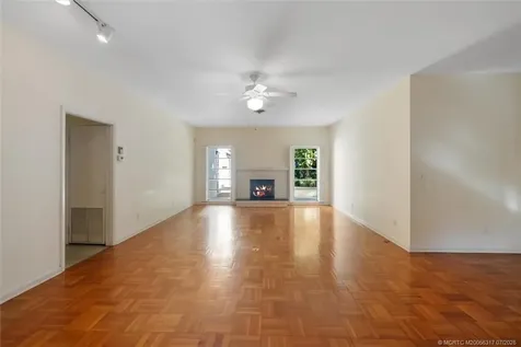 24 N Via Lucindia Sewalls Point FL 34996