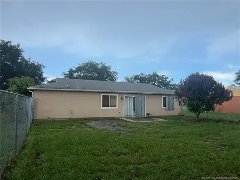 450 SW Belmont Circle Port St Lucie FL 34953