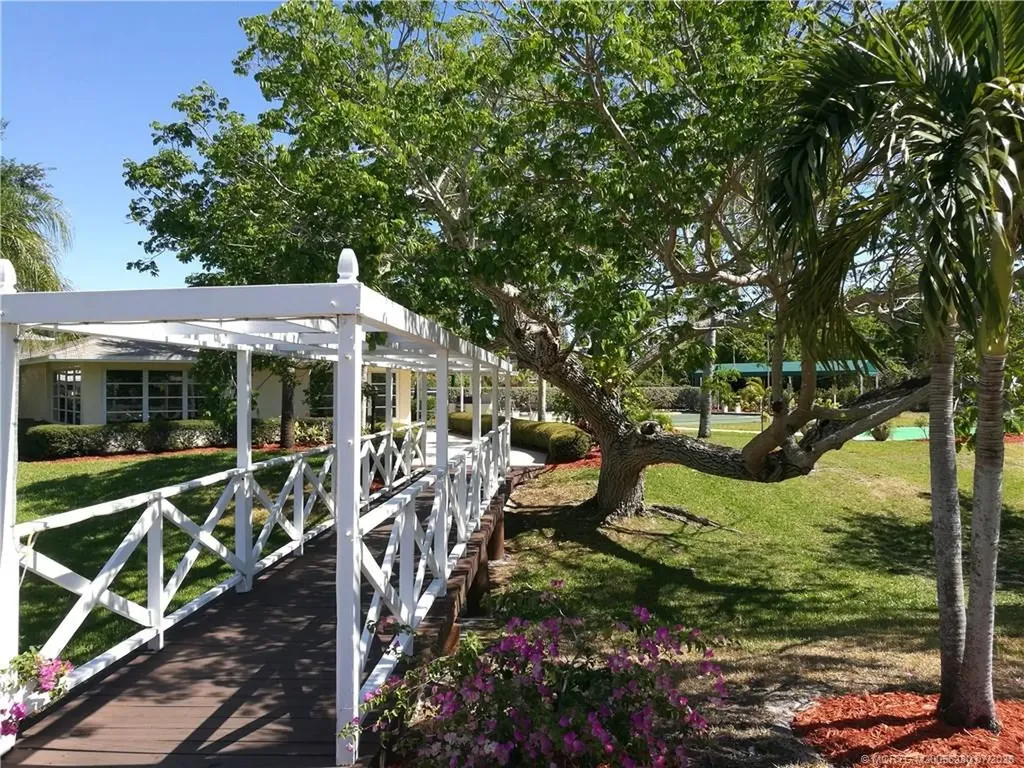 2950 SE Ocean Boulevard Stuart FL 34996