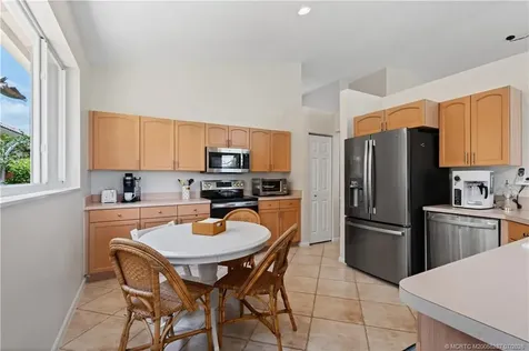 1618 SE Shelburnie Way Port St Lucie FL 34952