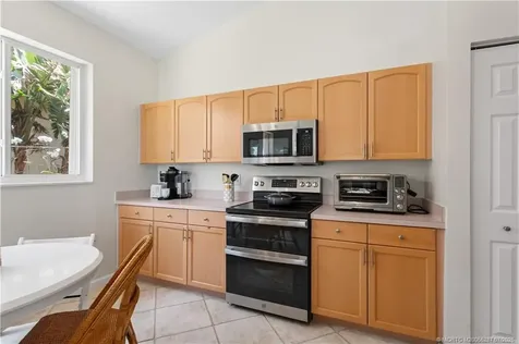 1618 SE Shelburnie Way Port St Lucie FL 34952