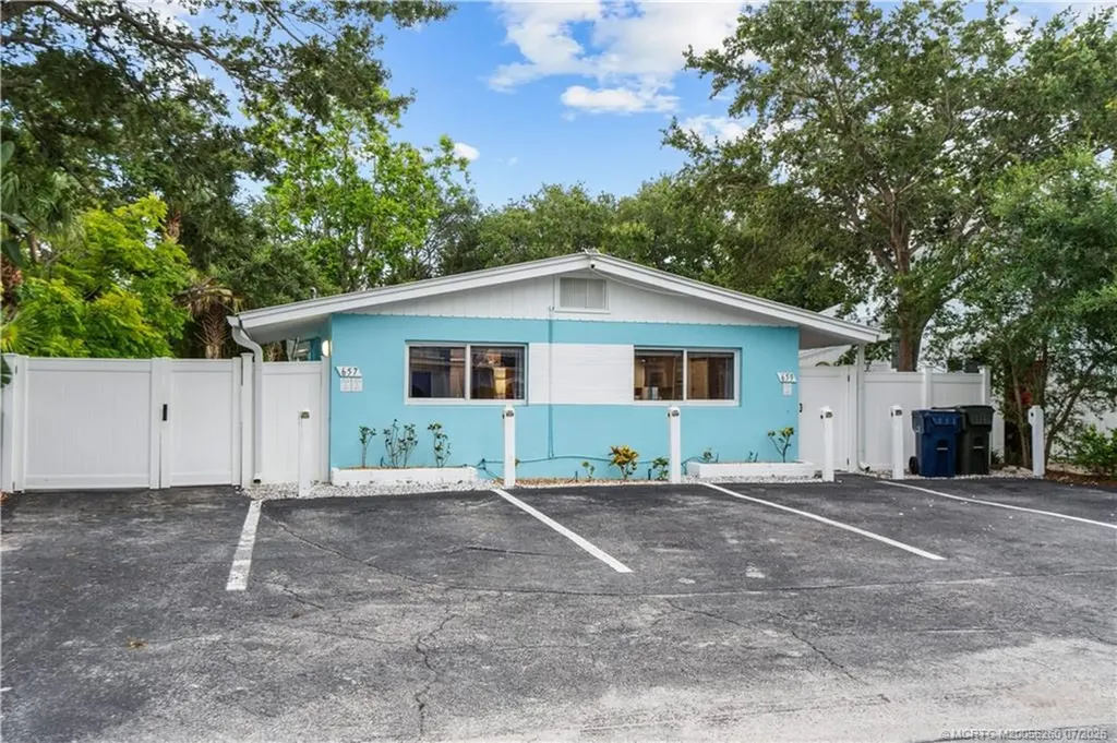 657 SW Cleveland Avenue Stuart FL 34994