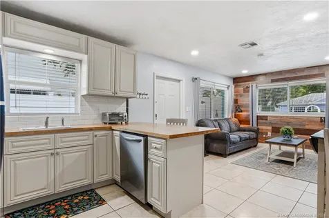 657 SW Cleveland Avenue Stuart FL 34994