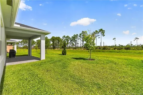 1337 SE Crosswood Way Port St Lucie FL 34984