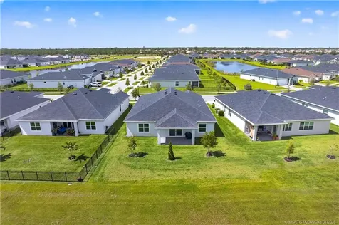1337 SE Crosswood Way Port St Lucie FL 34984