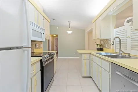 537 NW Sagamore Terrace Port St Lucie FL 34983
