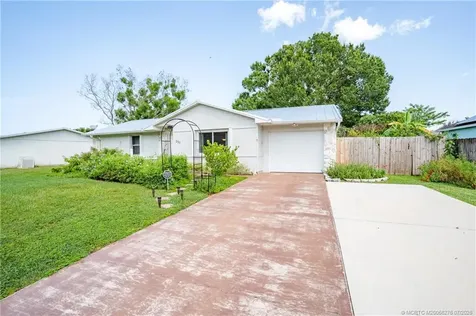 537 NW Sagamore Terrace Port St Lucie FL 34983
