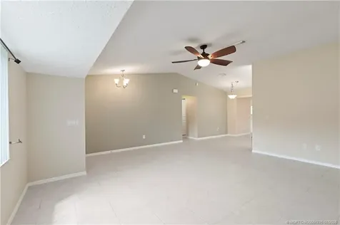 537 NW Sagamore Terrace Port St Lucie FL 34983