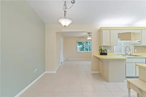 537 NW Sagamore Terrace Port St Lucie FL 34983