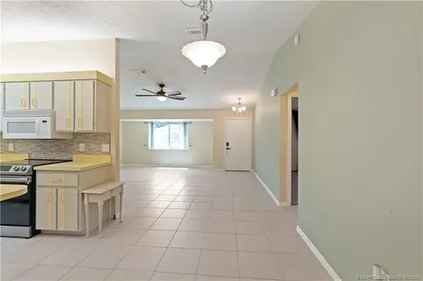 537 NW Sagamore Terrace Port St Lucie FL 34983