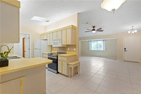 537 NW Sagamore Terrace Port St Lucie FL 34983