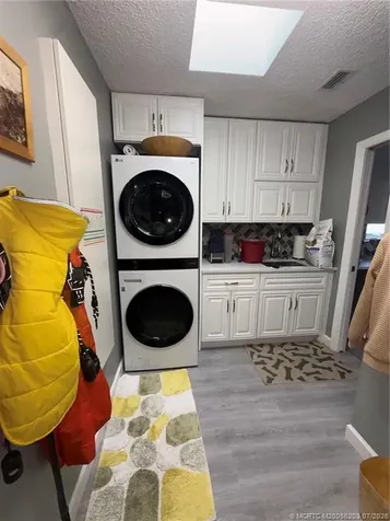 2880 SE Fairway W Stuart FL 34997