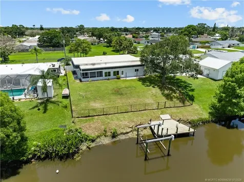 864 SE Degan Drive Port St Lucie FL 34983