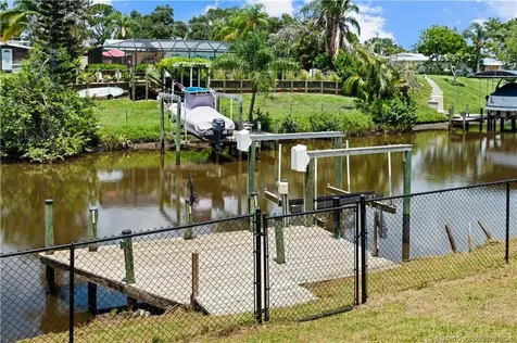 864 SE Degan Drive Port St Lucie FL 34983