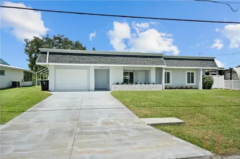 864 SE Degan Drive Port St Lucie FL 34983