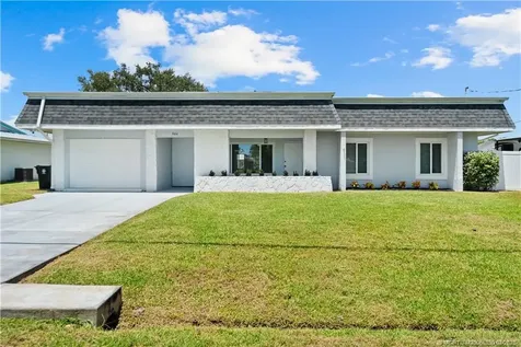 864 SE Degan Drive Port St Lucie FL 34983