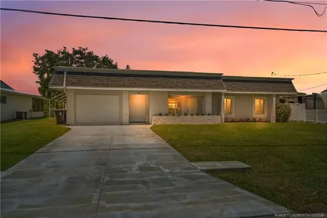 864 SE Degan Drive Port St Lucie FL 34983