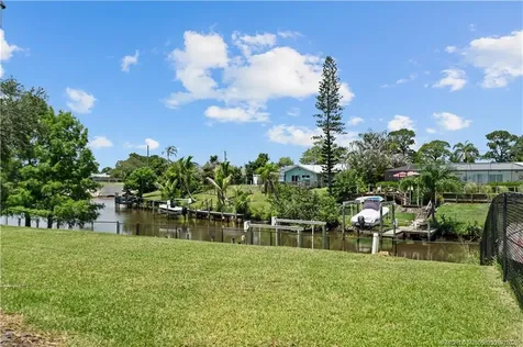 864 SE Degan Drive Port St Lucie FL 34983