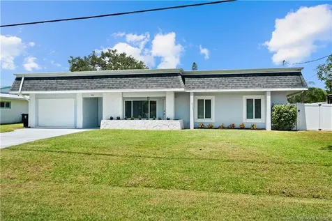 864 SE Degan Drive Port St Lucie FL 34983
