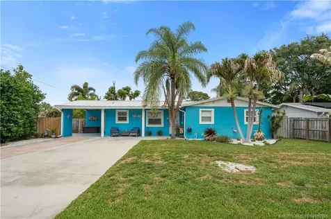 1001 SE 16th Court Stuart FL 34996