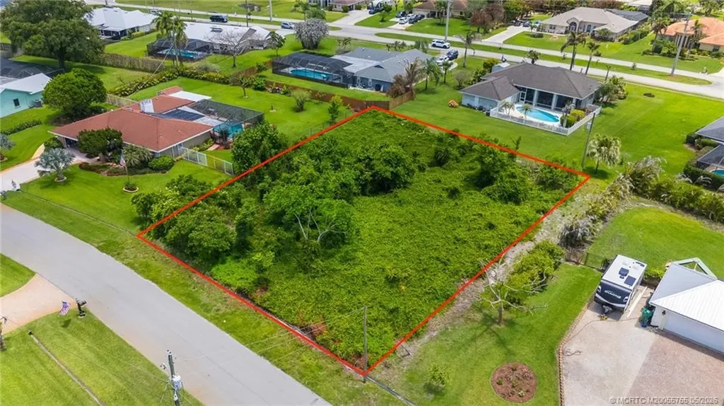 2012 SE Giffen Avenue Port St Lucie FL 34952