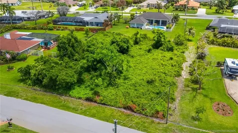 2012 SE Giffen Avenue Port St Lucie FL 34952