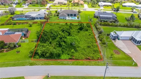2012 SE Giffen Avenue Port St Lucie FL 34952