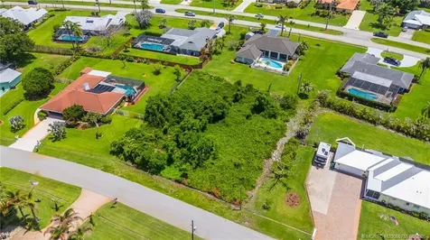 2012 SE Giffen Avenue Port St Lucie FL 34952