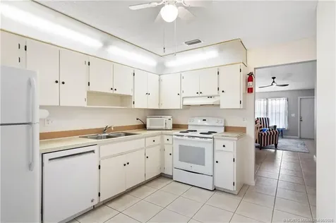 8156 SE Villa Way Hobe Sound FL 33455
