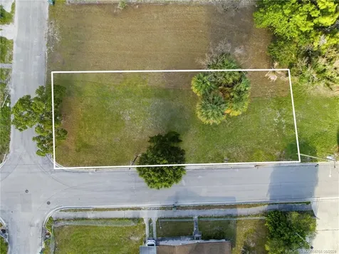 814 N 16th Street Fort Pierce FL 34950