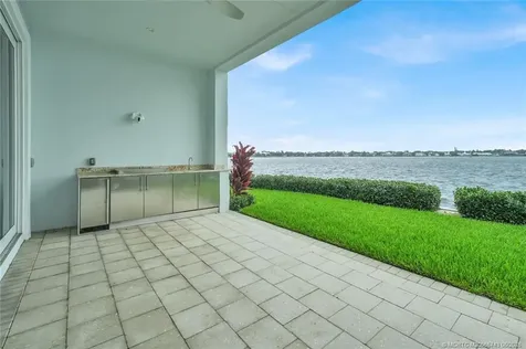 104 Water Club N North Palm Beach FL 33408