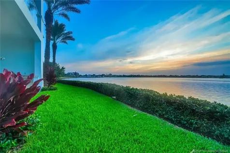 104 Water Club N North Palm Beach FL 33408