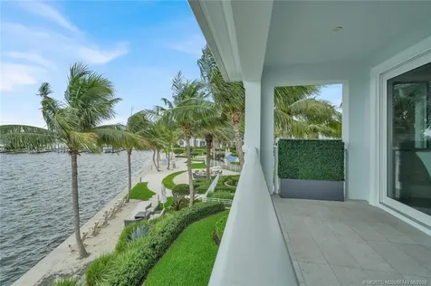 104 Water Club N North Palm Beach FL 33408