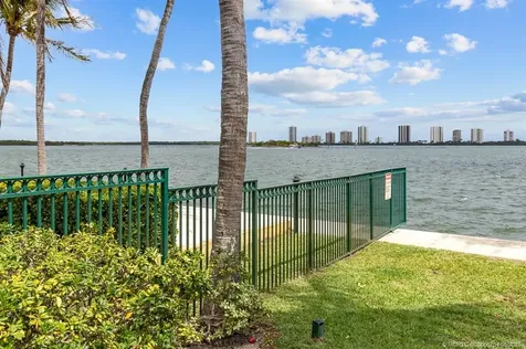 1060 Lake Shore Drive West Palm Beach FL 33403