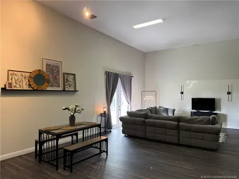 5884 NW 79th Way Pompano Beach FL 33067
