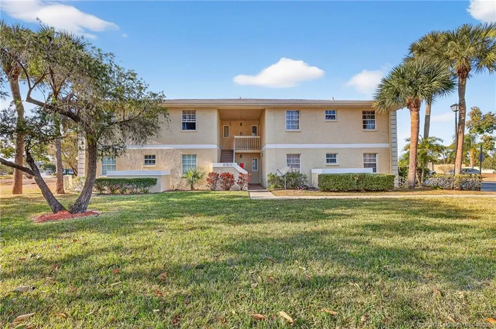 1564 SE Royal Green Circle Port St Lucie FL 34952