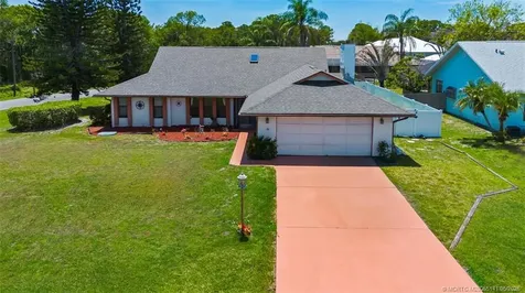 992 SE Thornhill Drive Port St Lucie FL 34983