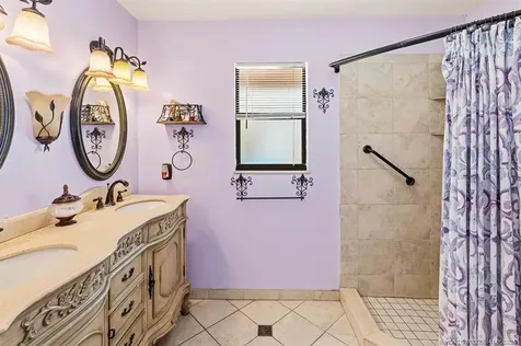992 SE Thornhill Drive Port St Lucie FL 34983