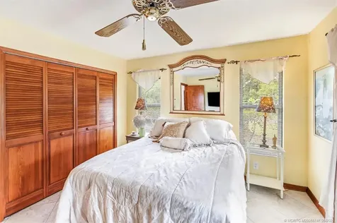 992 SE Thornhill Drive Port St Lucie FL 34983
