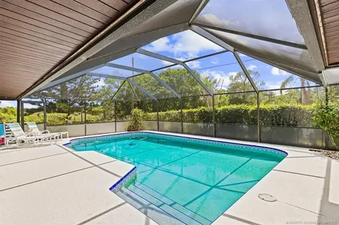 992 SE Thornhill Drive Port St Lucie FL 34983