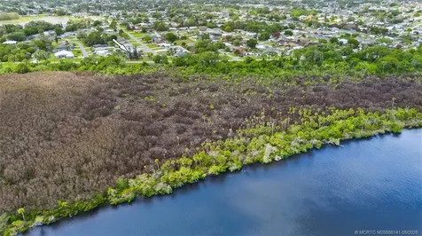 992 SE Thornhill Drive Port St Lucie FL 34983